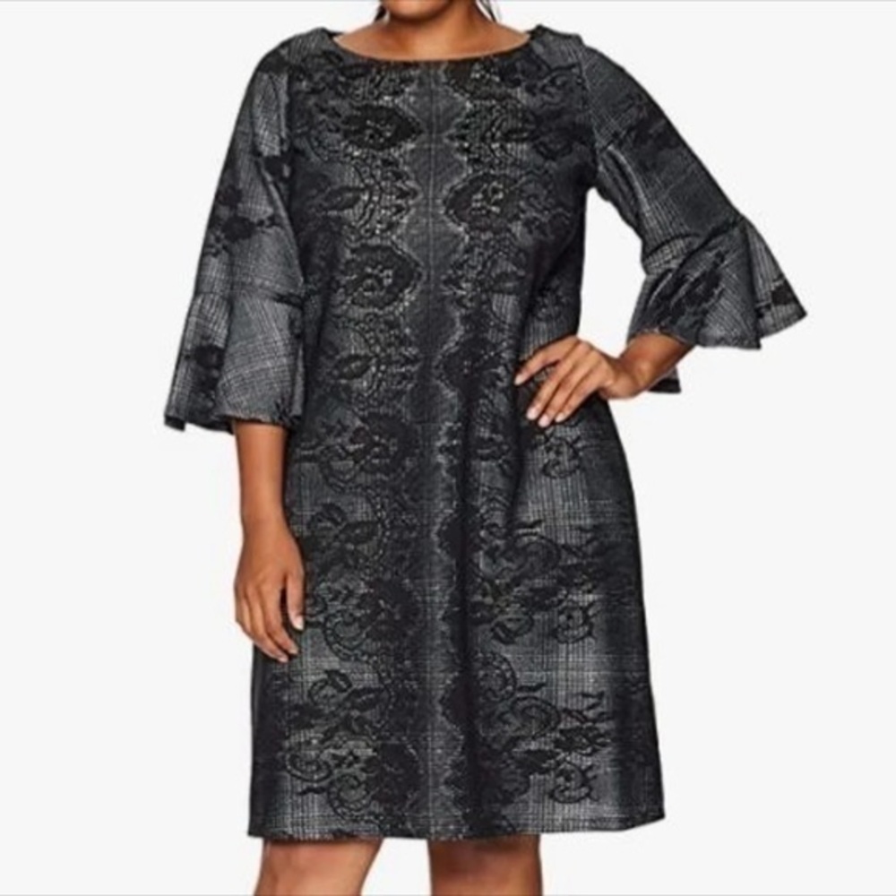Gabby Skye Black Lace Round Neck Knee Length Dress 14